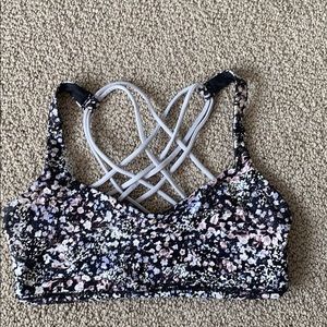 Lululemon Free to be wild bra size 8
